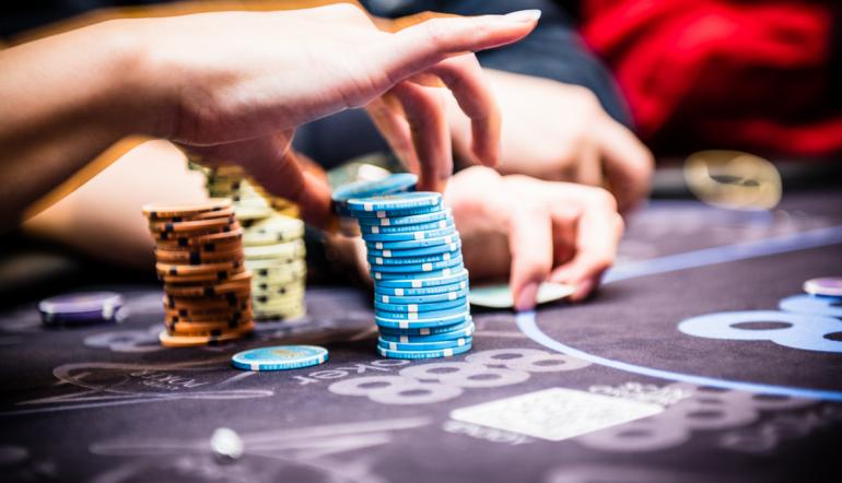 Avantages et inconvénients d’un style de vie de pro du poker